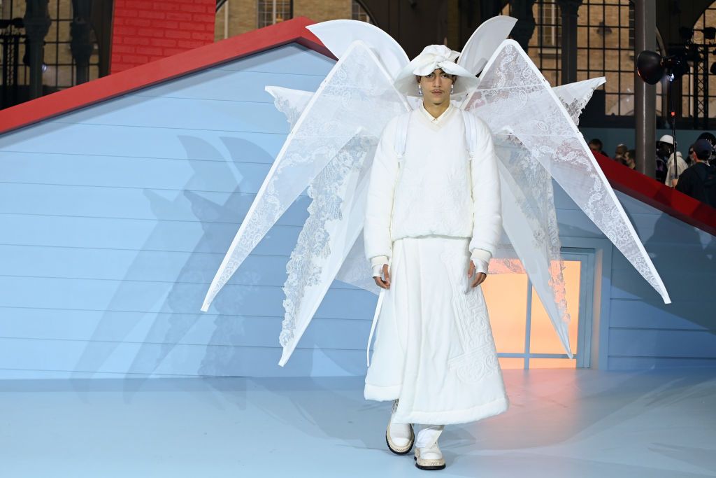 PARIS, FRANCE - JANUARY 20: (EDITORIAL USE ONLY - For Non-Editorial use please seek approval from Fashion House) A model walks the runway during the Louis Vuitton Menswear Fall/Winter 2022-2023 show as part of Paris Fashion Week on January 20, 2022 in Paris, France. (Photo by Pascal Le Segretain/Getty Images)