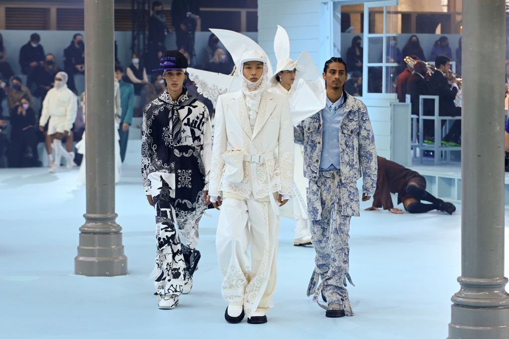 PARIS, FRANCE - JANUARY 20: (EDITORIAL USE ONLY - For Non-Editorial use please seek approval from Fashion House) Models walk the runway during the Louis Vuitton Menswear Fall/Winter 2022-2023 show as part of Paris Fashion Week on January 20, 2022 in Paris, France. (Photo by Pascal Le Segretain/Getty Images)