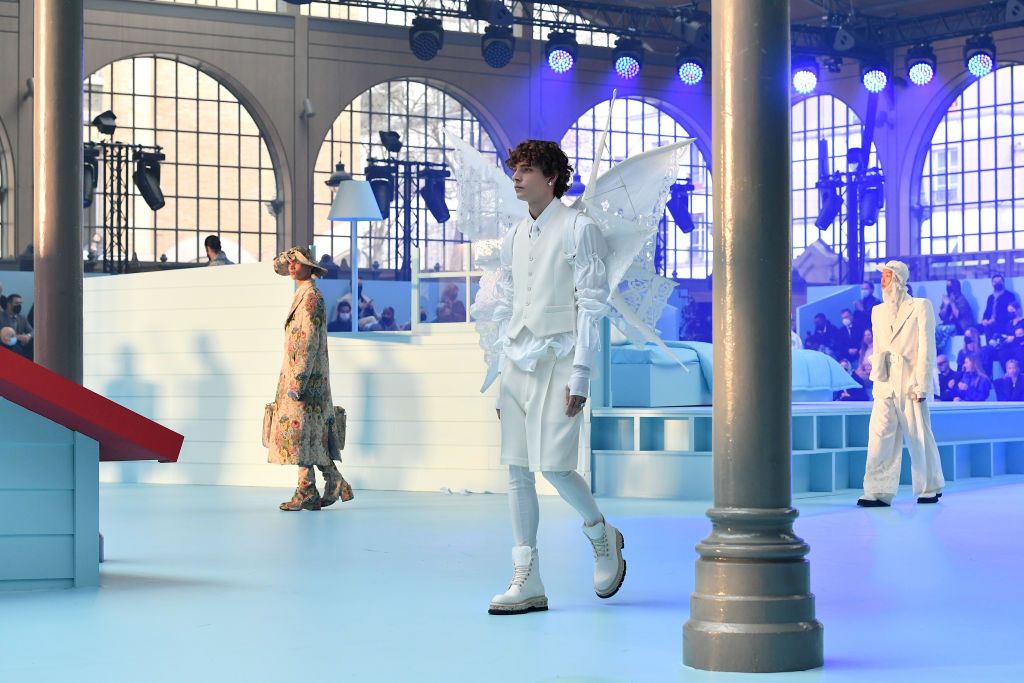 PARIS, FRANCE - JANUARY 20: (EDITORIAL USE ONLY - For Non-Editorial use please seek approval from Fashion House) Models walk the runway during the Louis Vuitton Menswear Fall/Winter 2022-2023 show as part of Paris Fashion Week on January 20, 2022 in Paris, France. (Photo by Dominique Charriau/WireImage)