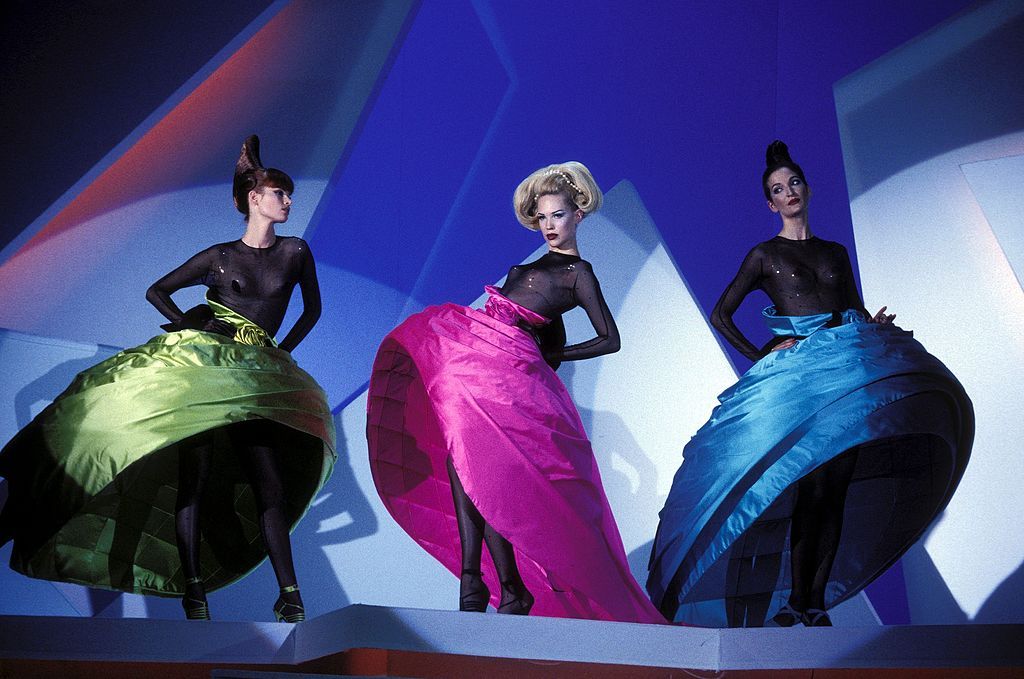 FRANCE - MARCH 15: Fashion: Ready to Wear Fall -Winter 95 -96 in Paris, France on March 15, 1995 - Thierry Mugler. (Photo by Daniel SIMON/Gamma-Rapho via Getty Images)