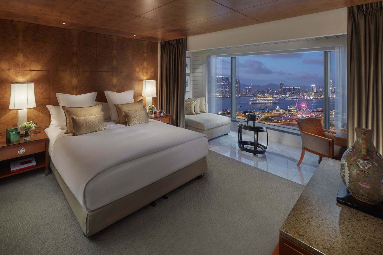 Mandarin-Oriental-Hong-Kong-Hotel-Room-Harbour-View-Verandah-Style