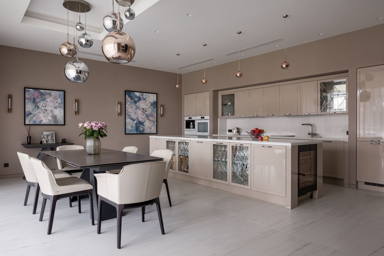 The Aster Cucine high gloss cabinets offer a shiny finish that reflects light and adds a contemporary appeal