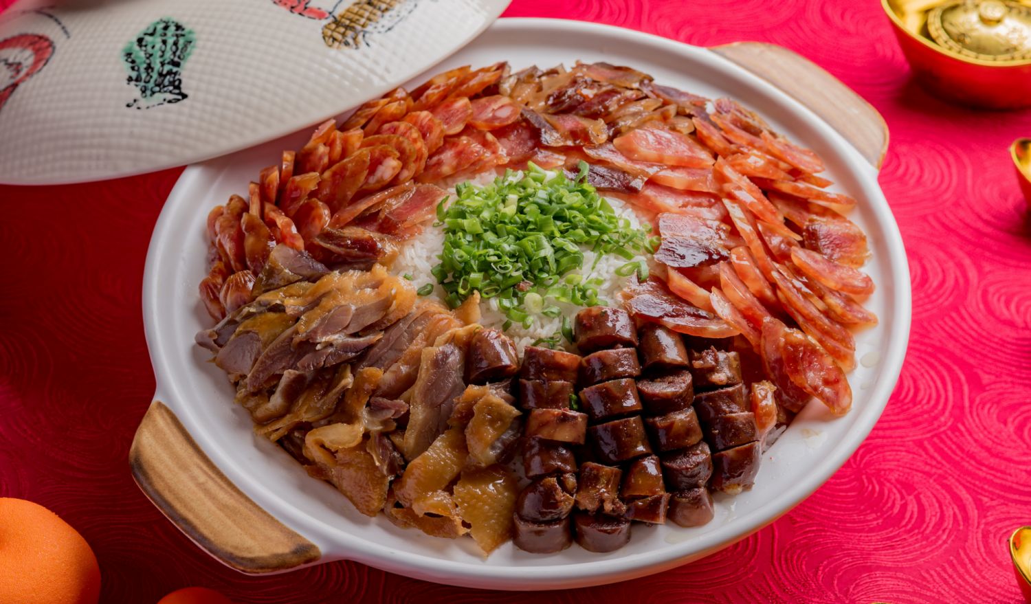 Waxed Meat Rice in Claypot (Photo: Oversea Restaurant)