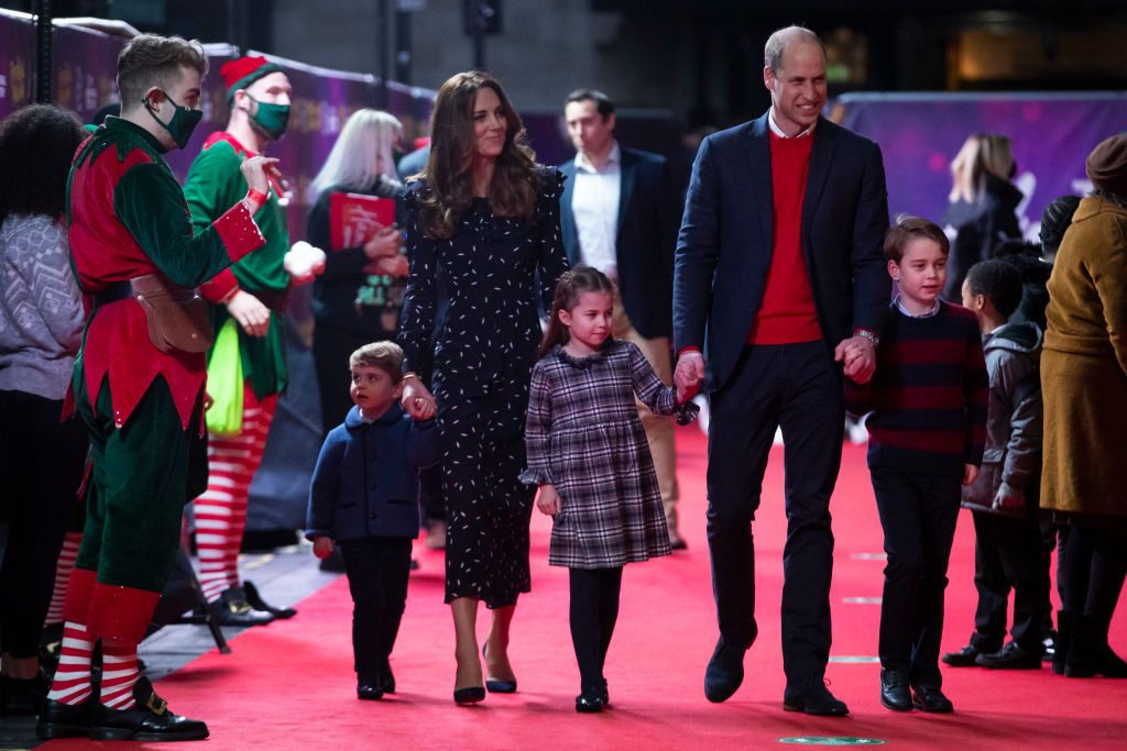 LONDON, ENGLAND - DECEMBER 11: Prince William, Duke of Cambridge and Catherine, Duchess of Cambridge with their children, Prince Louis, Princess Charlotte and Prince George, attend a special pantomime performance at London's Palladium Theatre, hosted by The National Lottery, to thank key workers and their families for their efforts throughout the pandemic on December 11, 2020 in London, England. (Photo by  Aaron Chown - WPA Pool/Getty Images)