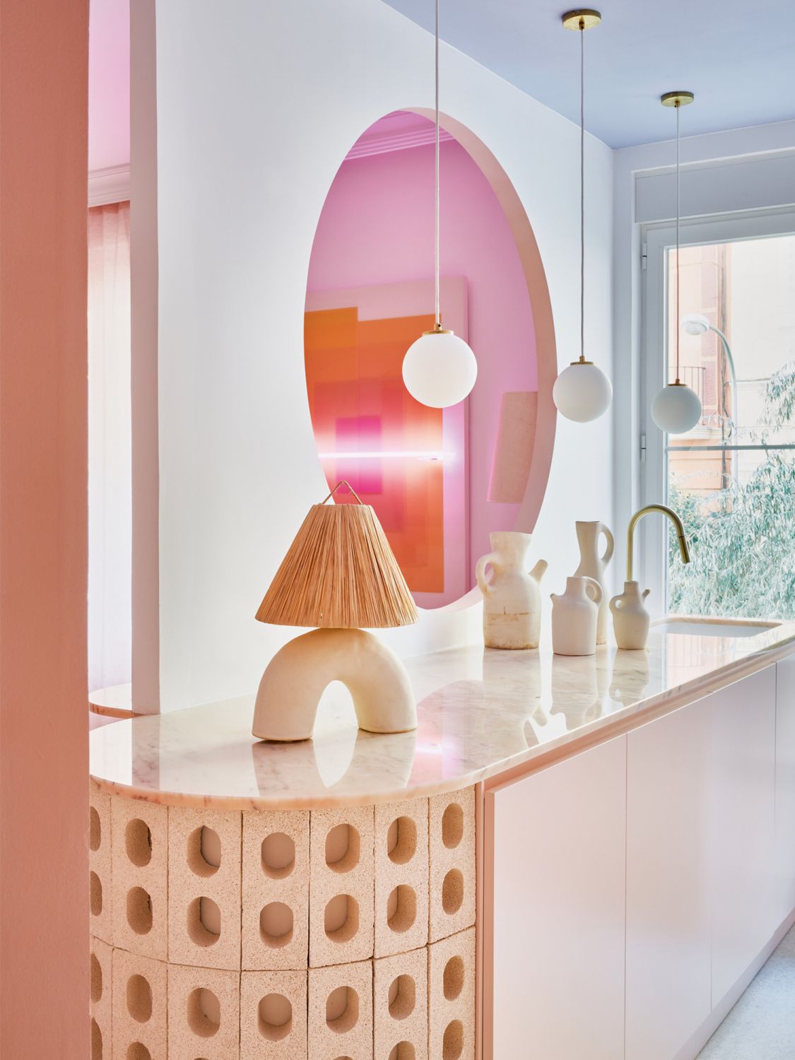 All the furnishings sport rounded shapes that echo the abundance of geometric forms in the home