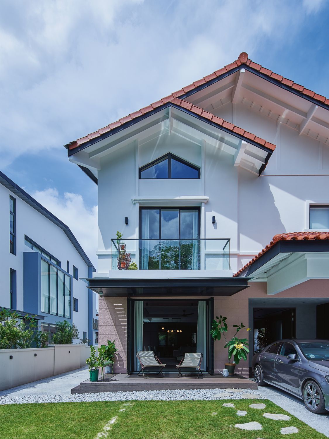 A view of the facade from the lawn