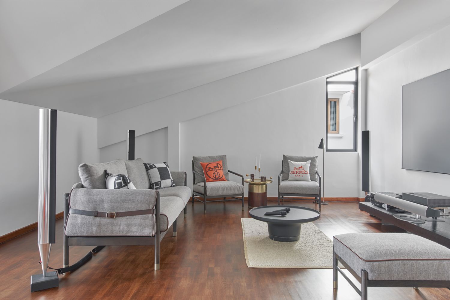 A mix of Hermès accent cushions adds energy and life to the understated tableau
