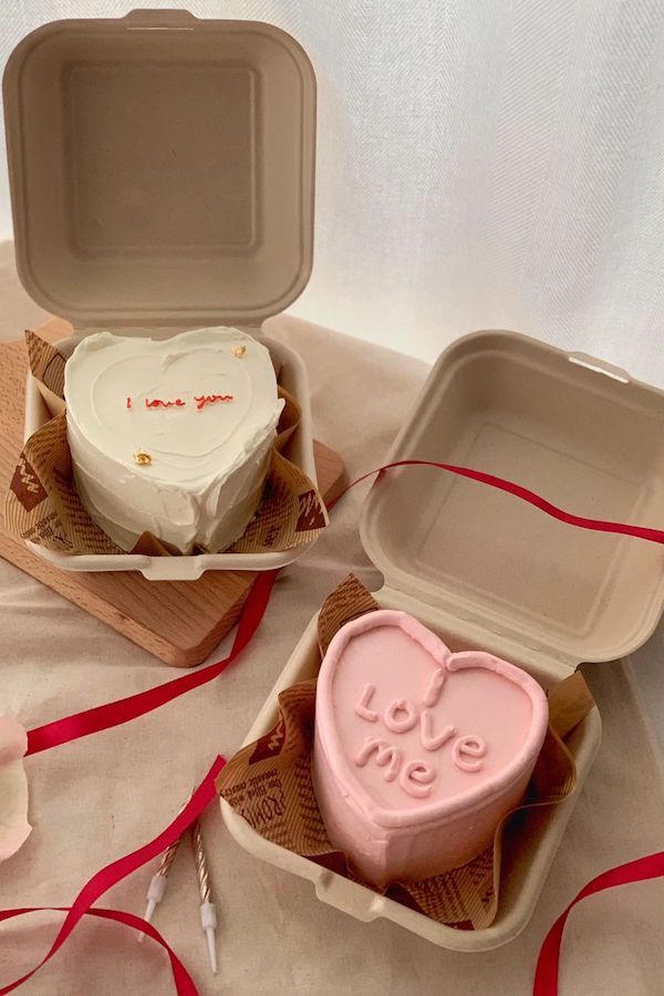 Heart bento box cakes (Photo: Llebeurre)