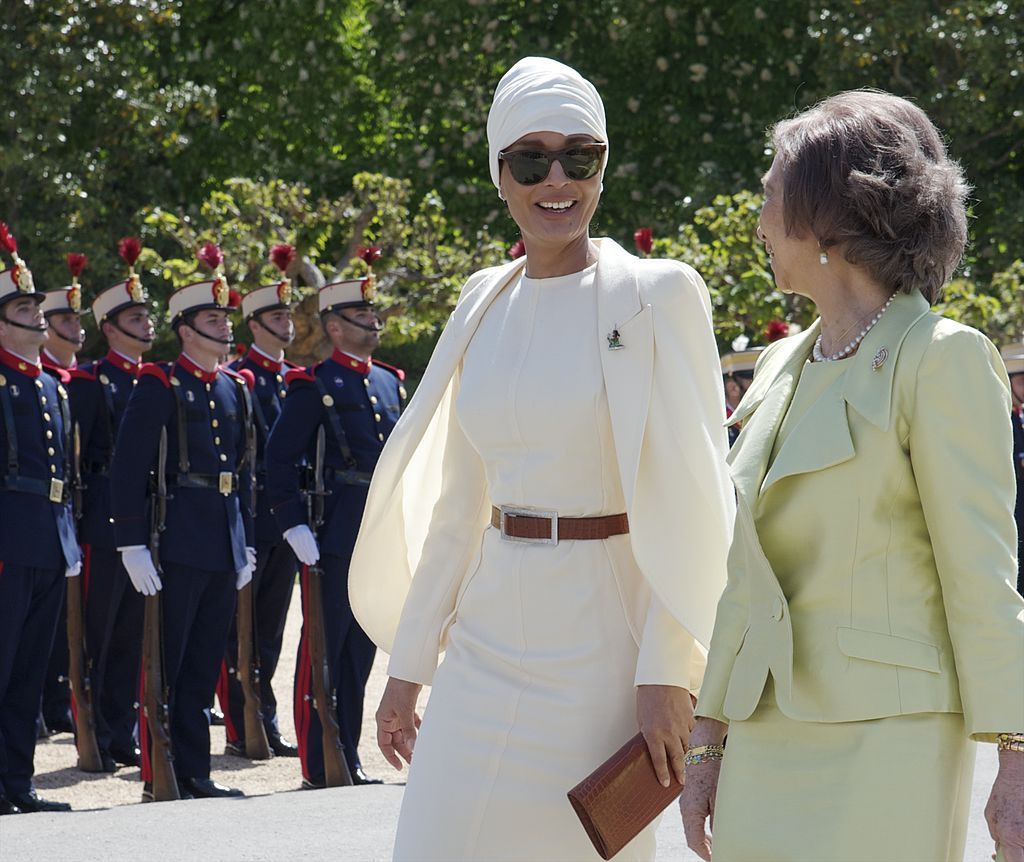 MADRID, SPAIN - APRIL 25: Queen Sofia of Spain (R) receives Sheikha Moza Bint Nasser Al-Missned (L) at El Pardo Palace on April 25, 2011 in Madrid, Spain. The Emir of the State of Qatar Sheikh Hamad Bin Khalifa Al-Thani and his wife Sheikha Moza Bint Nasser Al-Missned are on an official visit to Spain. (Photo by Carlos Alvarez/Getty Images)