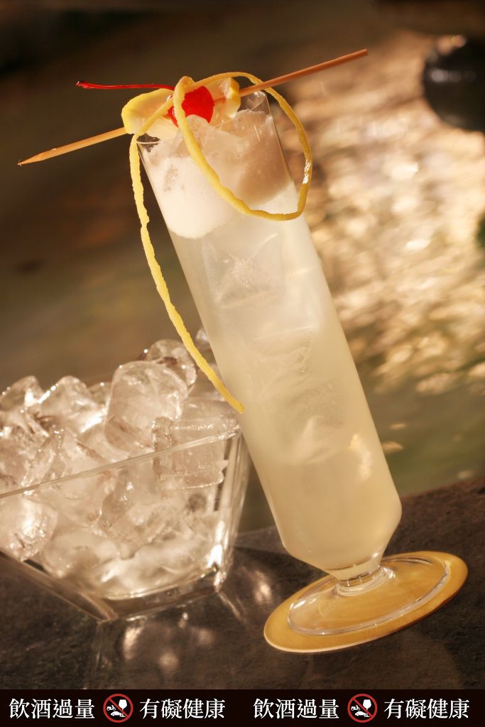 Gin Fizz cocktail. (Photo by: Eddy Buttarelli/REDA&CO/Universal Images Group via Getty Images)