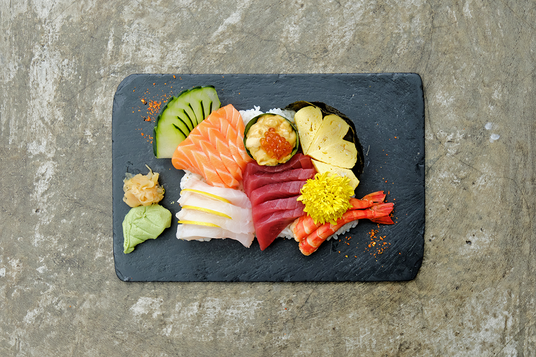 Chirashi sushi