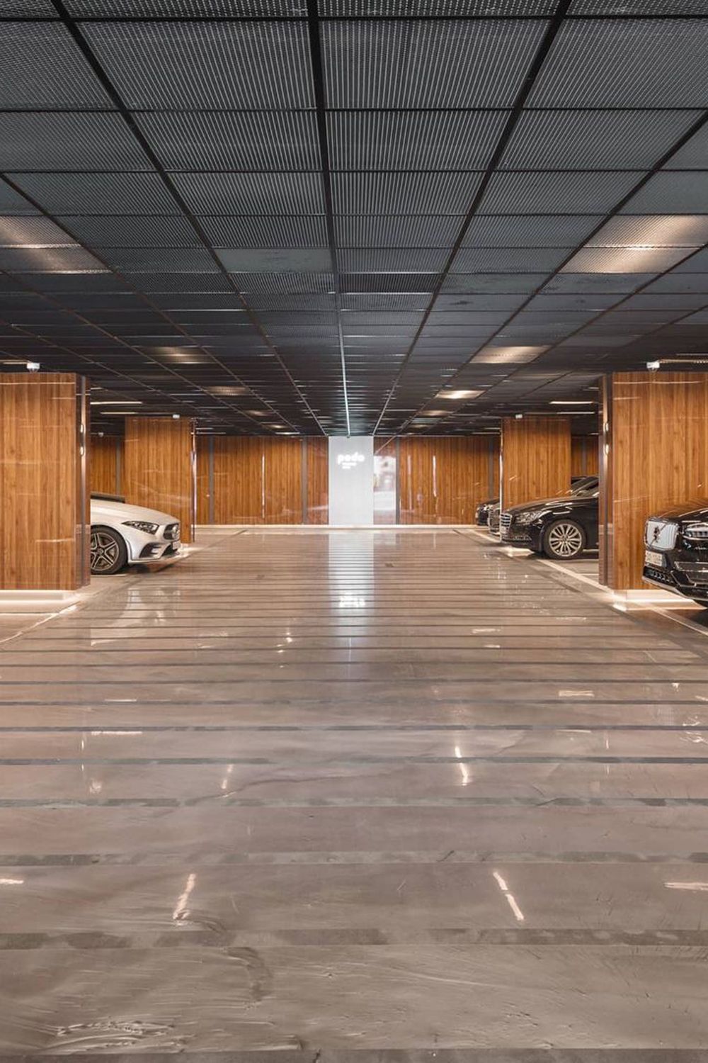 The complex also features a private underground parking garage (Photo: @junwonkim270)