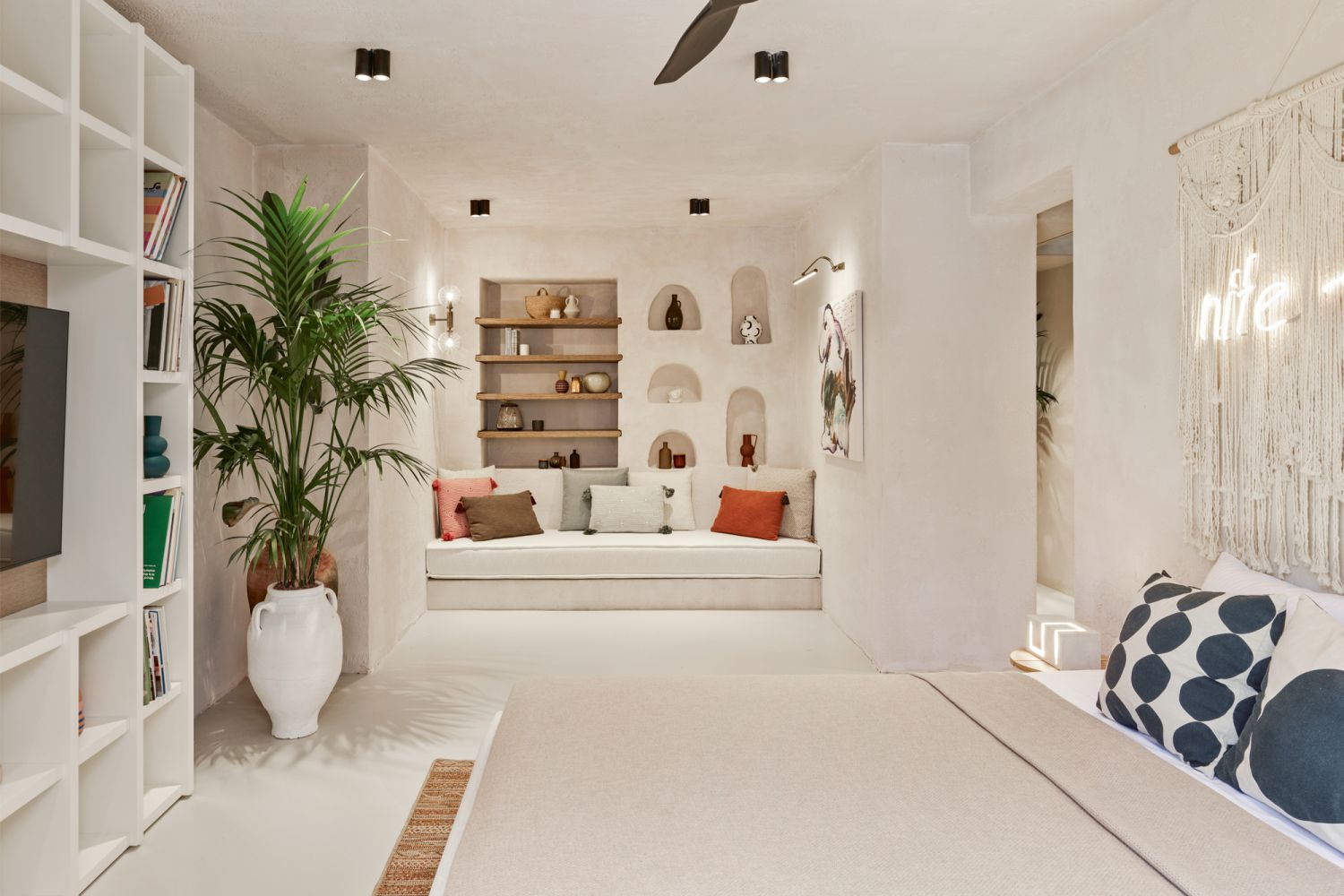 Colourful accent cushions and decorative objects bring life to this reading nook