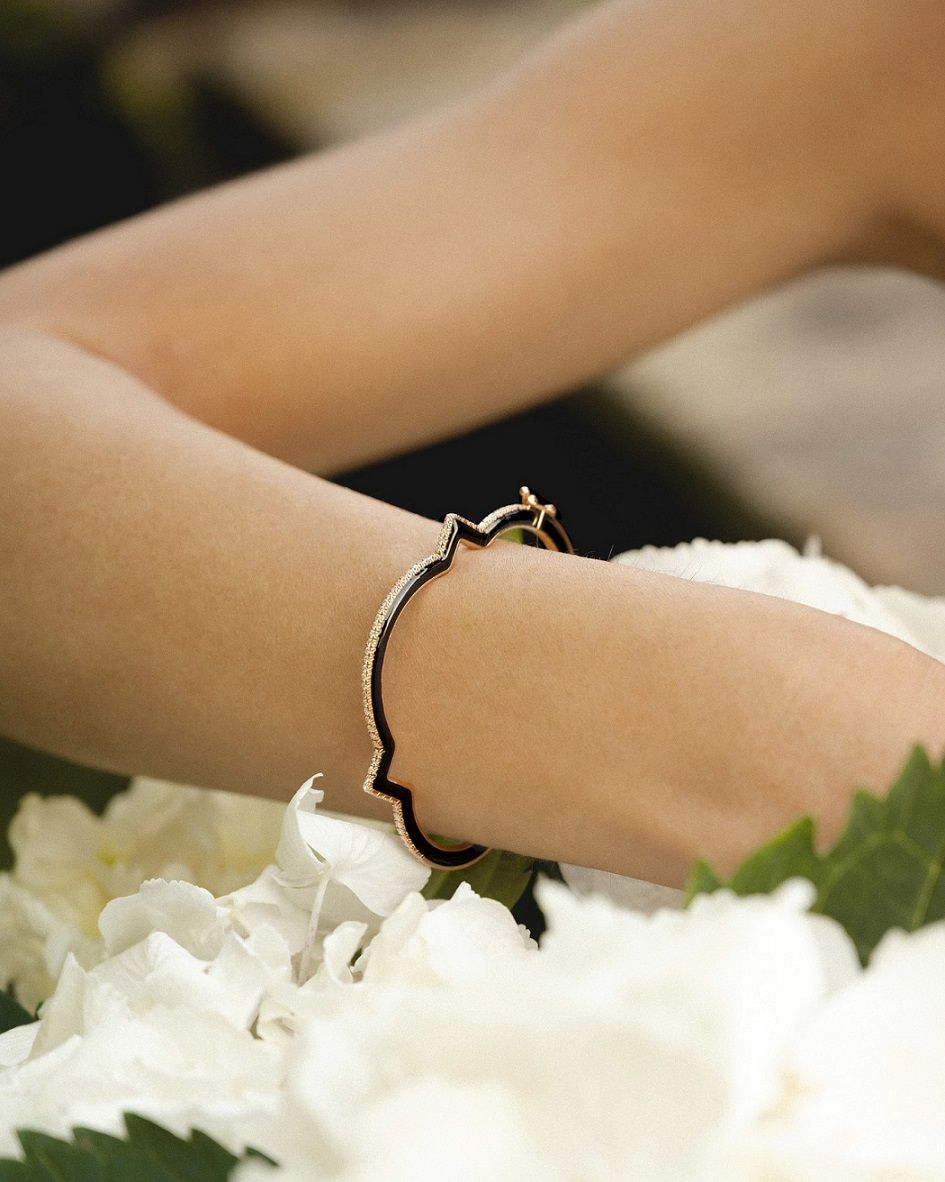 Anime Rigid Bracelet in rose gold with black enamel and diamonds