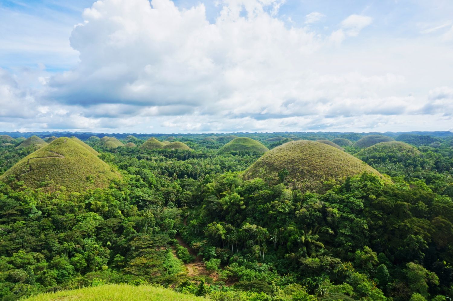 The chocolate hills in Bohol. (Photo: Ninia Rose Nava / Pexels)