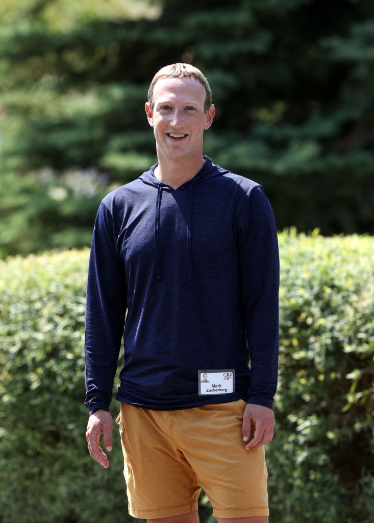SUN VALLEY, IDAHO - JULY 08: CEO of Facebook Mark Zuckerberg walks to lunch following a session at the Allen & Company Sun Valley Conference on July 08, 2021 in Sun Valley, Idaho. After a year hiatus due to the COVID-19 pandemic, the worldâs most wealthy and powerful businesspeople from the media, finance, and technology worlds will converge at the Sun Valley Resort for the exclusive week-long conference. (Photo by Kevin Dietsch/Getty Images)