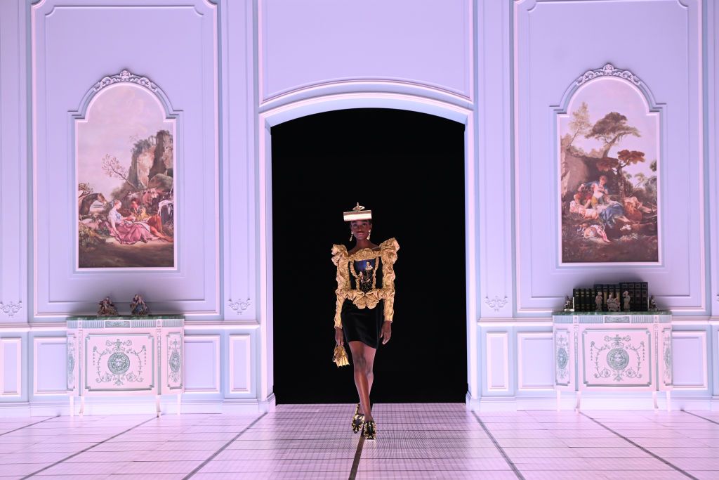 MILAN, ITALY - FEBRUARY 24: A model walks the runway at the Moschino fashion show during the Milan Fashion Week Fall/Winter 2022/2023 on February 24, 2022 in Milan, Italy. (Photo by Daniele Venturelli/WireImage)