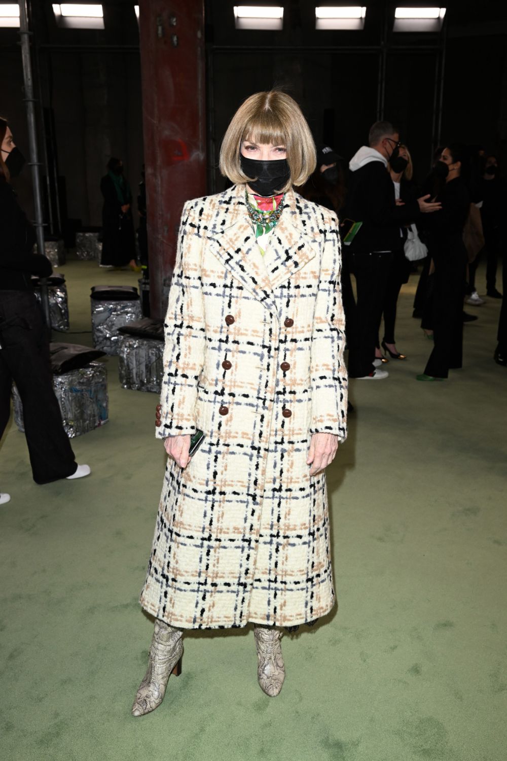 MILAN, ITALY - FEBRUARY 26: Anna Wintour arrives at Bottega Veneta Fashion Show Fall/Winter 2022/2023 at Palazzo Fedele on February 26, 2022 in Milan, Italy. (Photo by Daniele Venturelli/Getty Images for Bottega Veneta)