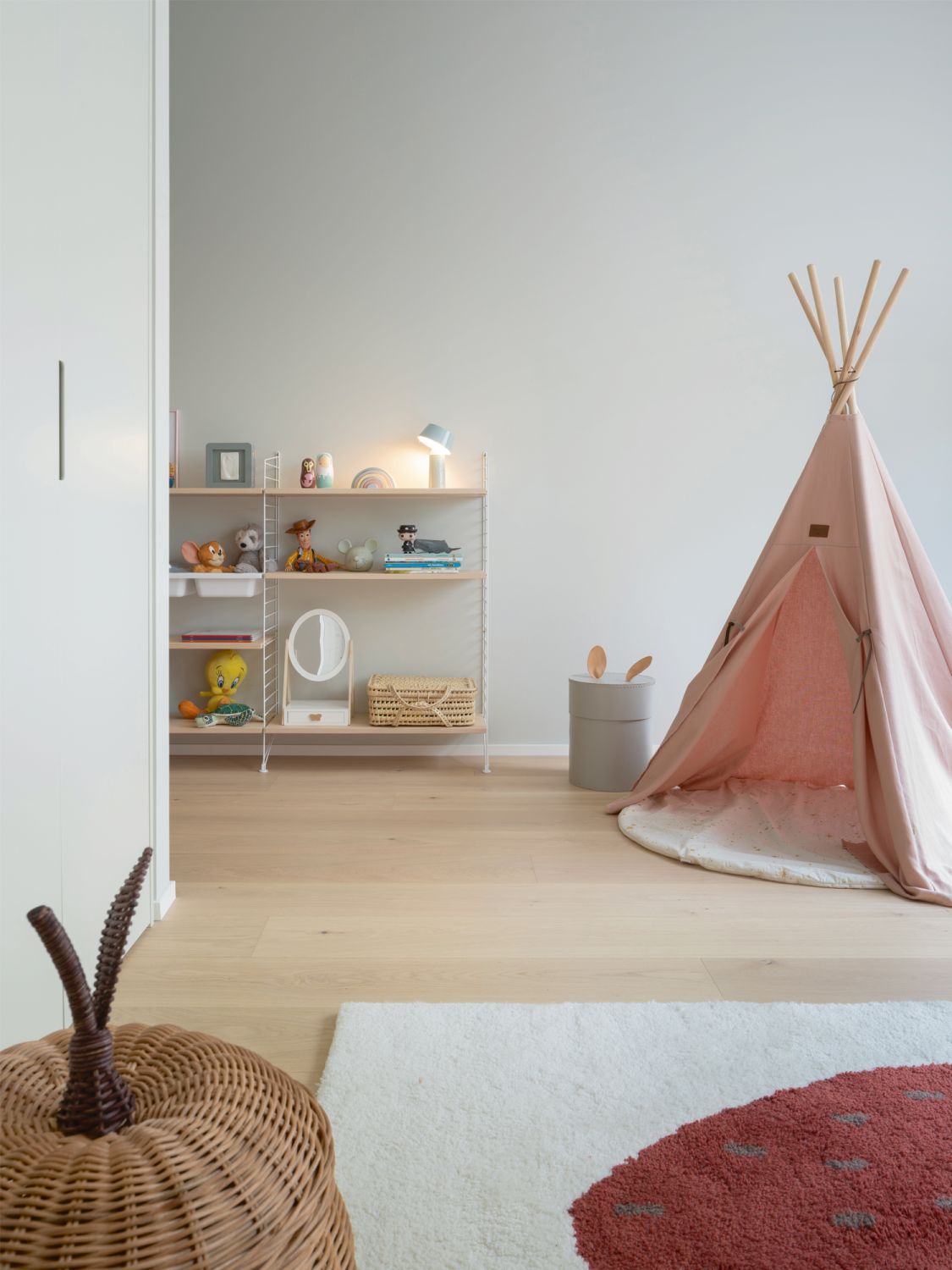 A play tent brings a dose of fun to this corner in the kids’ room