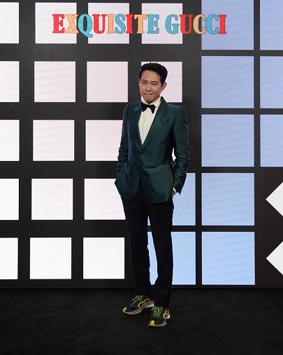 MILAN, ITALY - FEBRUARY 25: Jungjae Lee arrives at the Gucci show during Milan Fashion Week Fall/Winter 2022/23 on February 25, 2022 in Milan, Italy. (Photo by Vittorio Zunino Celotto/Getty Images for Gucci)