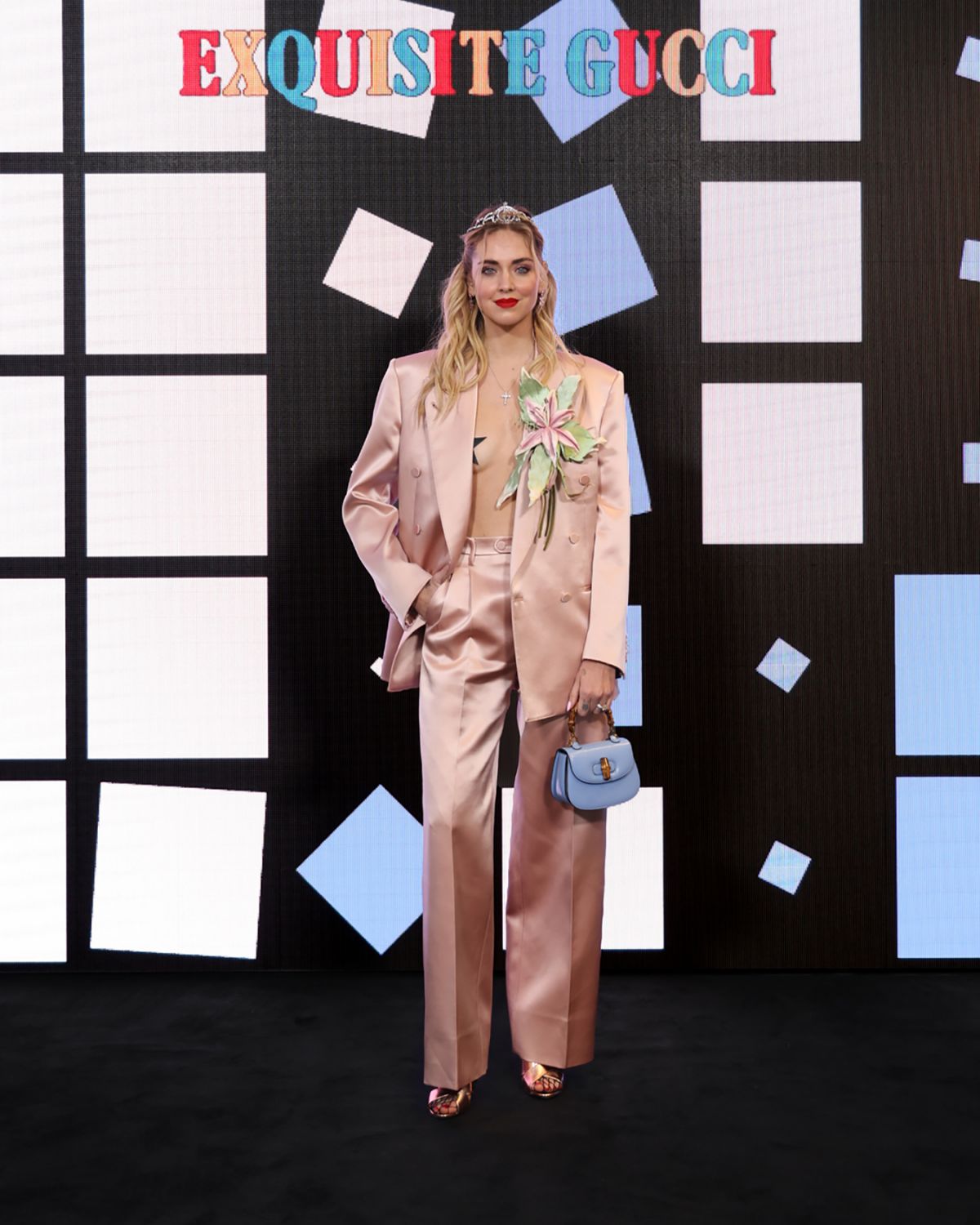 MILAN, ITALY - FEBRUARY 25: Chiara Ferragni  arrives at the Gucci show during Milan Fashion Week Fall/Winter 2022/23 on February 25, 2022 in Milan, Italy. (Photo by Vittorio Zunino Celotto/Getty Images for Gucci)