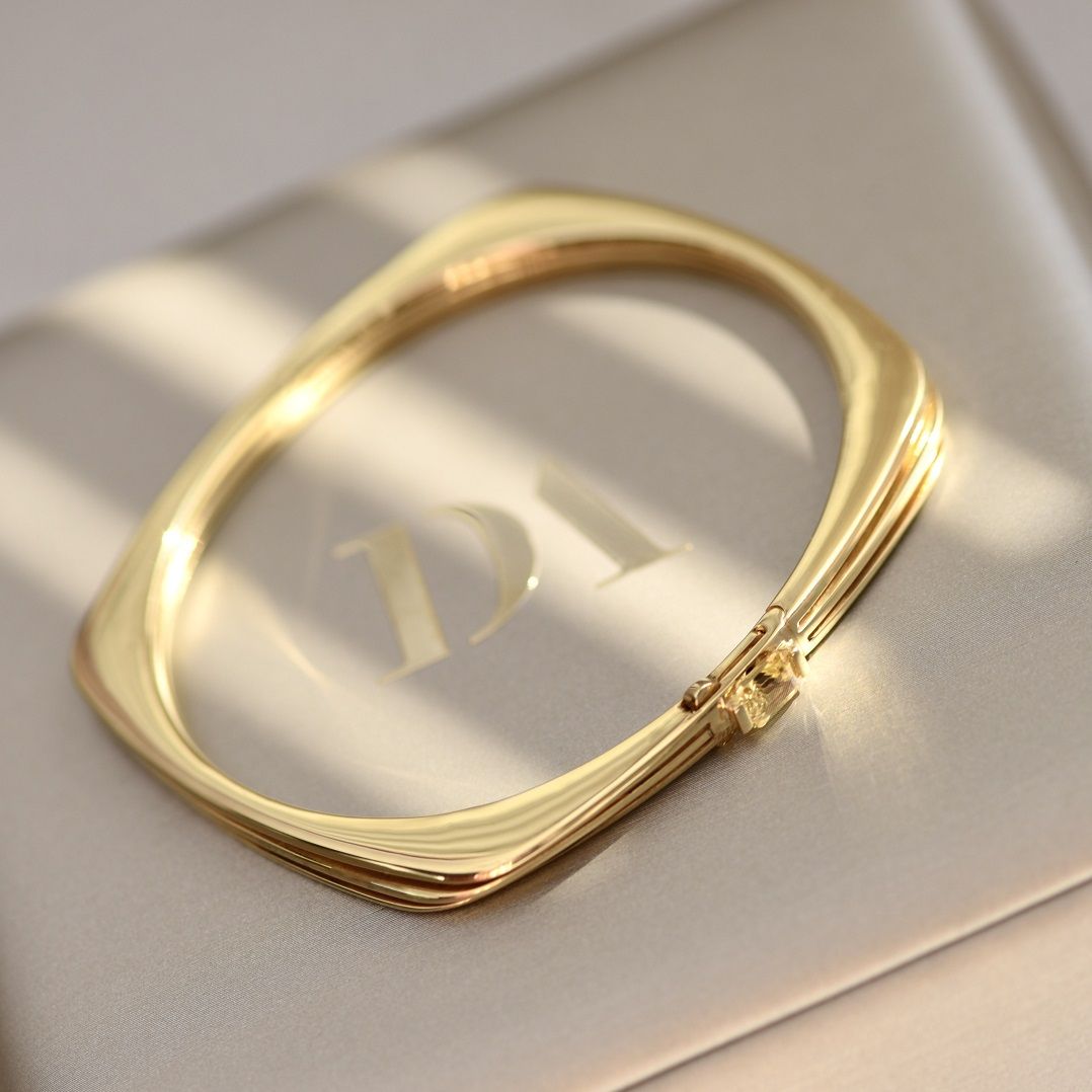D&A Style Kinetic Bracelet in yellow gold with yellow sapphire