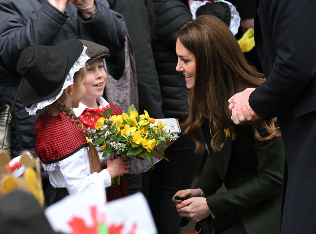 ABERGAVENNY, WALES - MARCH 01: Catherine, Duchess of Cambridge visits Abergavenny Market with Prince William, Duke of Cambridge on March 01, 2022 in Abergavenny, Wales. (Photo by Karwai Tang/WireImage)