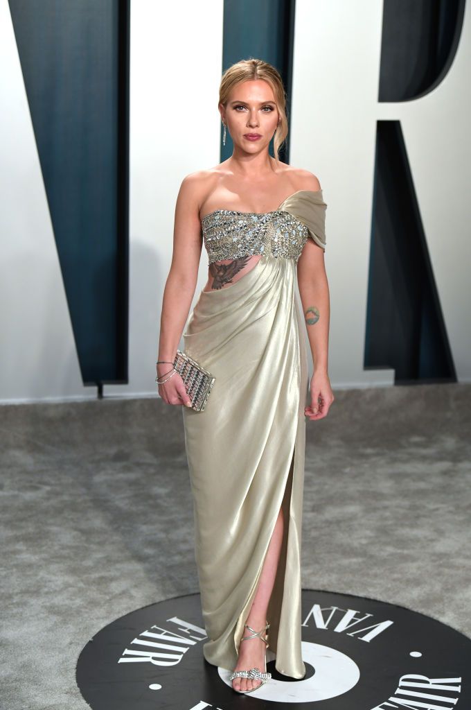 BEVERLY HILLS, CALIFORNIA - FEBRUARY 09: Scarlett Johansson arriving for the 2020 Vanity Fair Oscar Party Hosted By Radhika Jones, at the Wallis Annenberg Center for the Performing Arts on February 09, 2020 in Beverly Hills, California. (Photo by Karwai Tang/Getty Images)