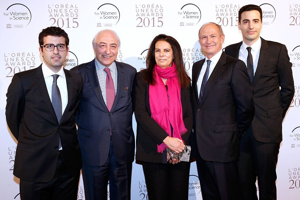 PARIS, FRANCE - MARCH 18: Francoise Bettencourt Meyers standing between her husband Jean-Pierre Meyers (2nd L), their sons Nicolas Meyers (L) and Jean-Victor Meyers (R) and Chairman & Chief Executive Officer of L'Oreal and Chairman of the L'Oreal Foundation Jean-Paul Agon (2nd R) attend the 'L'Oreal-UNESCO Awards 2015 for Women in Science at La Sorbonne on March 18, 2015 in Paris, France. (Photo by Bertrand Rindoff Petroff/Getty Images)