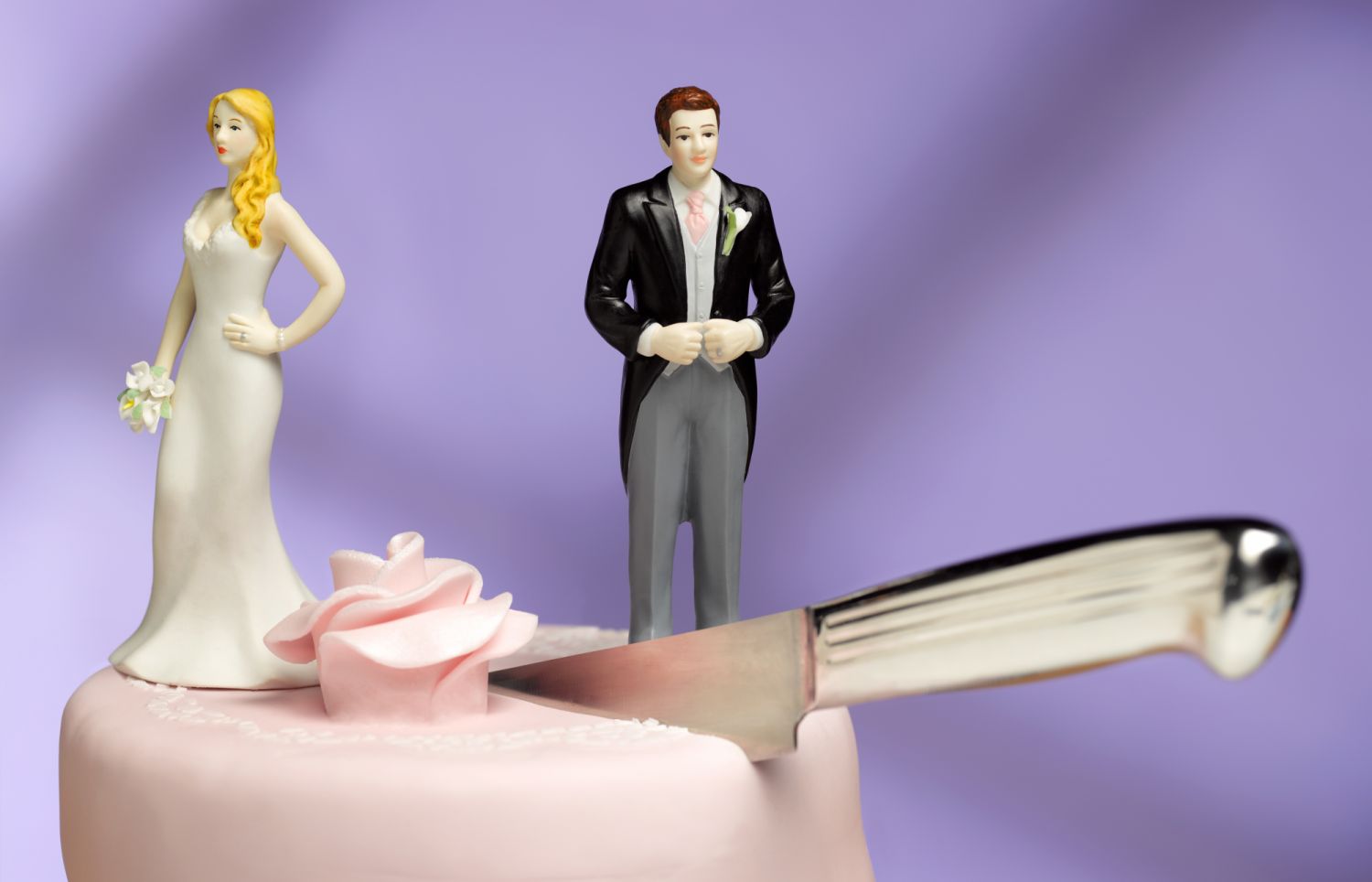 newly married couple suffering relationship breakup (Photo: Getty Images)