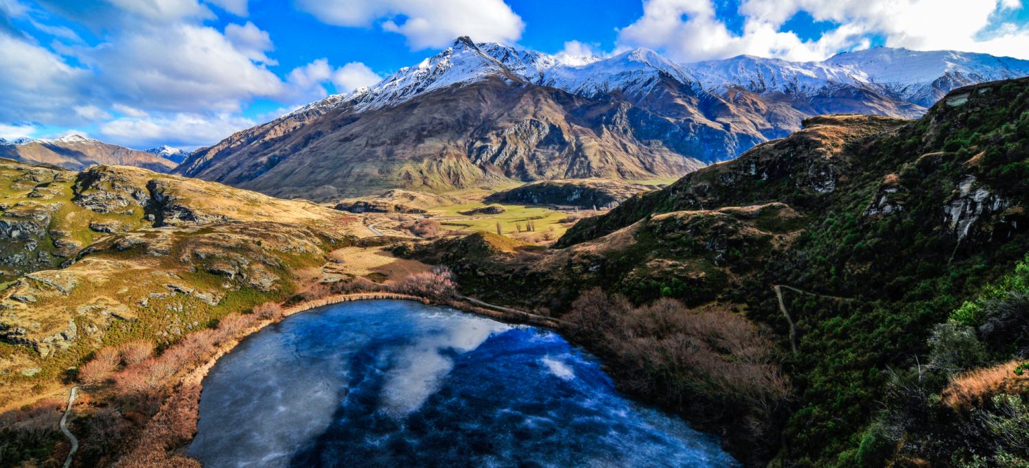 Mount Aspiring with Diamond Lake in the foreground.