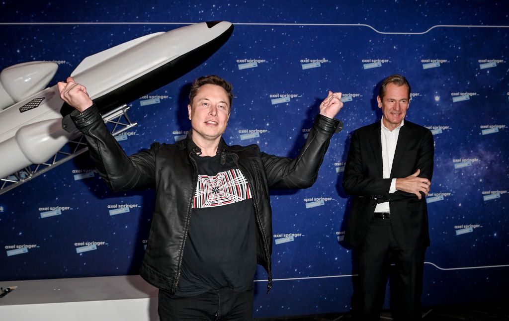 BERLIN, GERMANY DECEMBER 01: SpaceX owner and Tesla CEO Elon Musk poses next to Axel Springer CEO Mathias Doepfner on the red carpet of the Axel Springer Award 2020 on December 01, 2020 in Berlin, Germany. (Photo by Britta Pedersen-Pool/Getty Images)