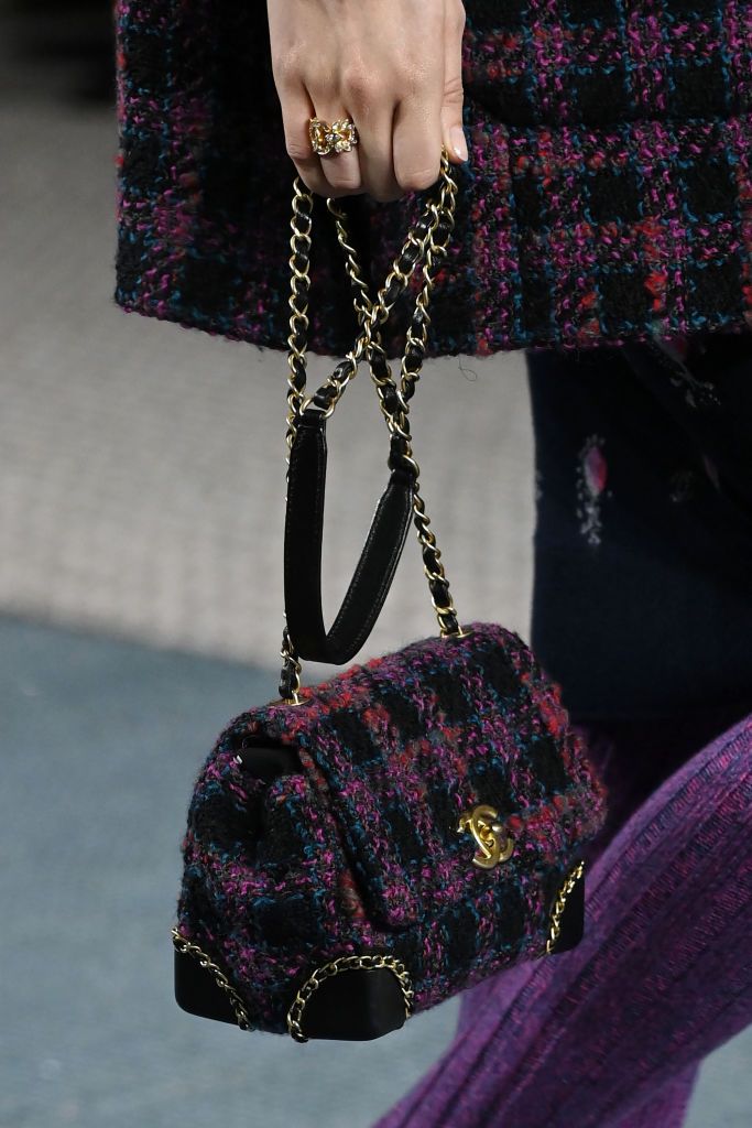 PARIS, FRANCE - MARCH 08: (EDITORIAL USE ONLY - For Non-Editorial use please seek approval from Fashion House) A model, bag detail, walks the runway during the Chanel Womenswear Fall/Winter 2022-2023 show as part of Paris Fashion Week on March 08, 2022 in Paris, France. (Photo by Pascal Le Segretain/Getty Images)