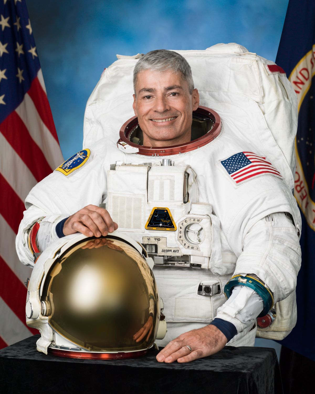 Official astronaut portrait of Expedition 51/52 crew member Mark Vande Hei in an EMU. (Photo: Bill Stafford and Robert Markowitz)