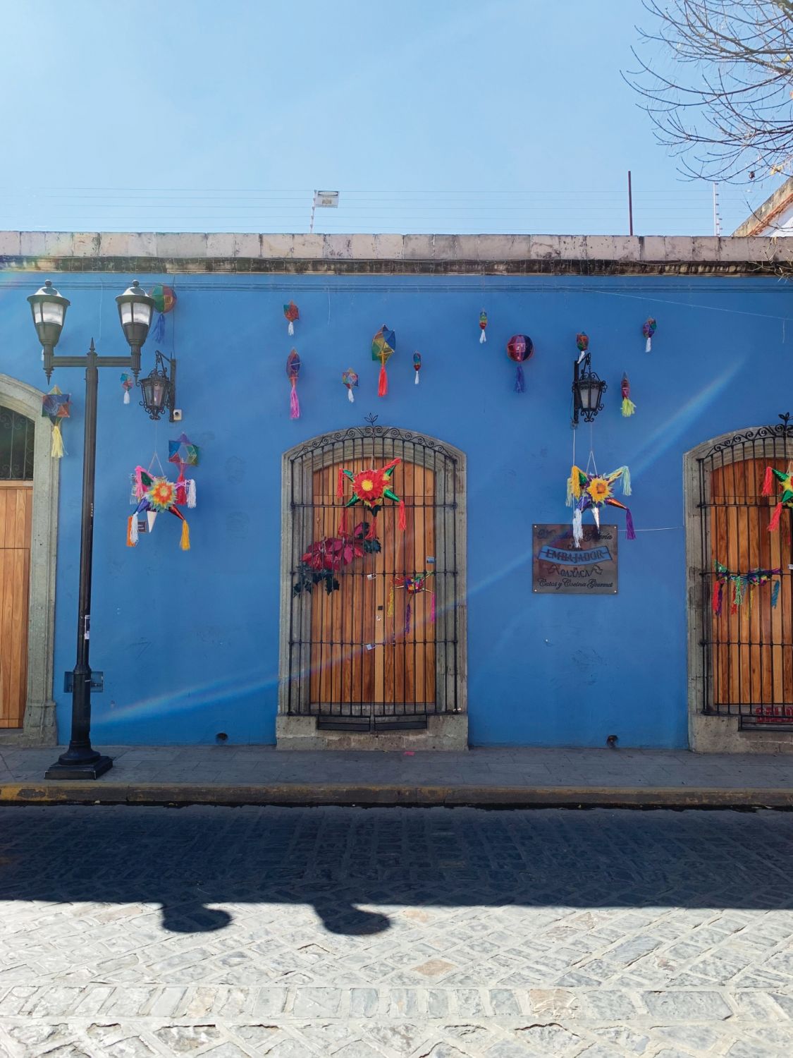 Even restaurant exteriors are on a festive mode (Photo: Angelo Comsti)