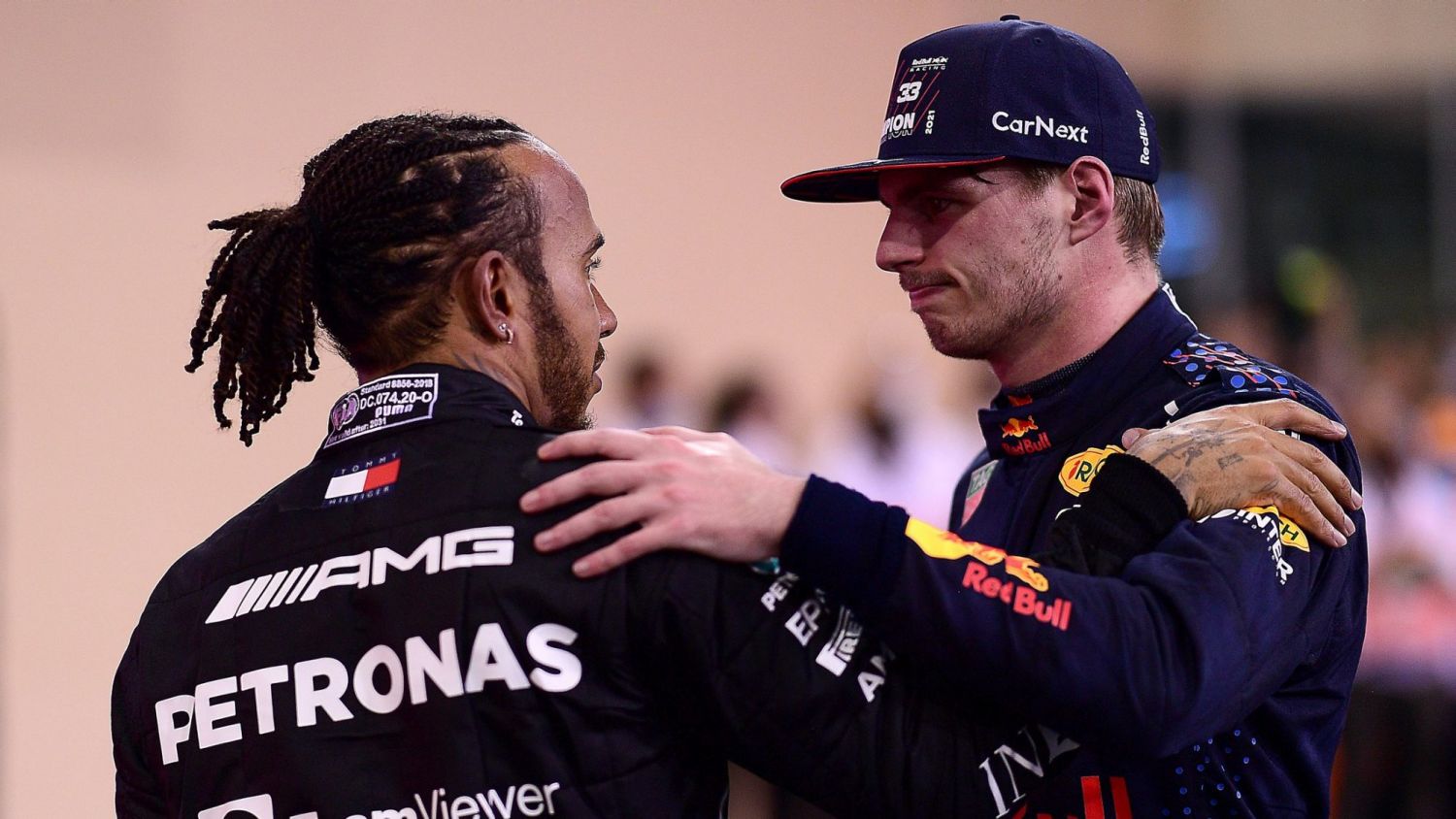 2021年賓士的漢米爾頓敗給紅牛。 F1 賽程一共22場賽事,各家車手力搶積分。Photo from Getty Images