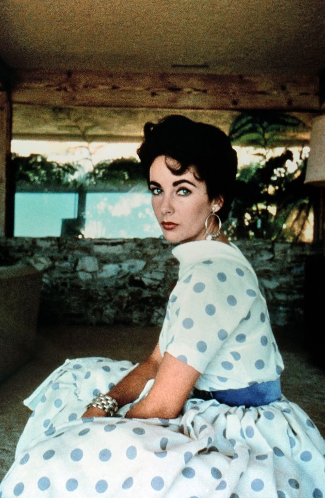 UNSPECIFIED  USA - UNSPECIFIED DATE: Actress Elizabeth Taylor poses during a portrait session during the 1950's in the USA. (Photo by API/Gamma-Rapho via Getty Images)