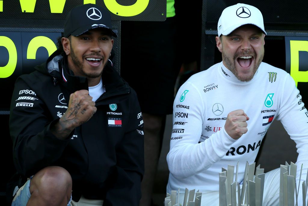 Valtteri Bottas(右)是Hamilton的老搭擋,他從Mercedes約滿退出、今年轉而效力Alfa Romeo。