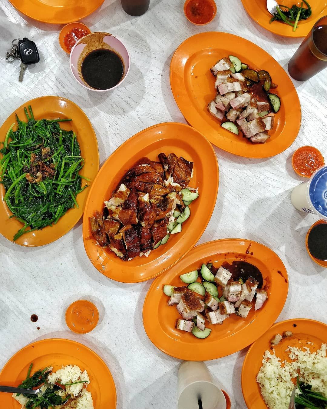 A chicken rice and siew yoke feast at Kum Kee (Photo: Instagram/@foodinflamed)