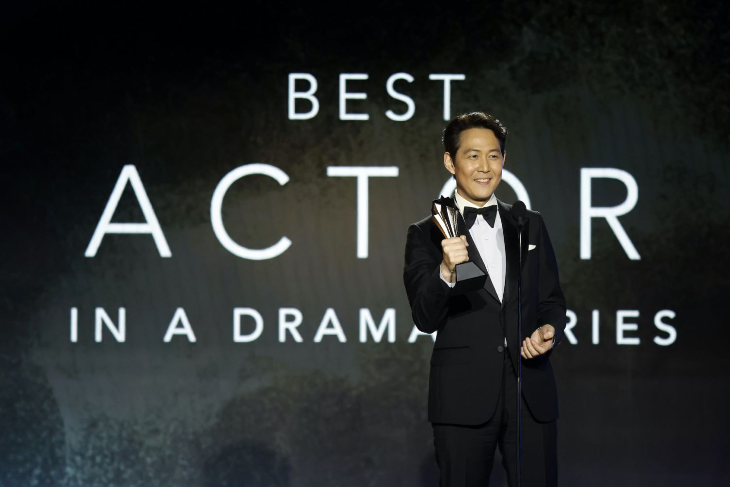 LOS ANGELES, CALIFORNIA - MARCH 13: Lee Jung-jae accepts the Best Actor in a Drama Series award for âSquid Gameâ onstage during the 27th Annual Critics Choice Awards at Fairmont Century Plaza on March 13, 2022 in Los Angeles, California. (Photo by Frazer Harrison/Getty Images )