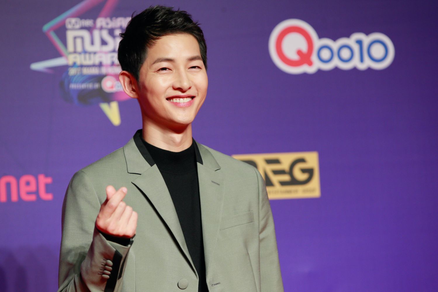 HONG KONG, HONG KONG - DECEMBER 01: Actor Song Joong-ki attends 2017 Mnet Asian Music Awards at Asia World-Expo on December 1, 2017 in Hong Kong, Hong Kong. (Photo by Visual China Group via Getty Images/Visual China Group via Getty Images)