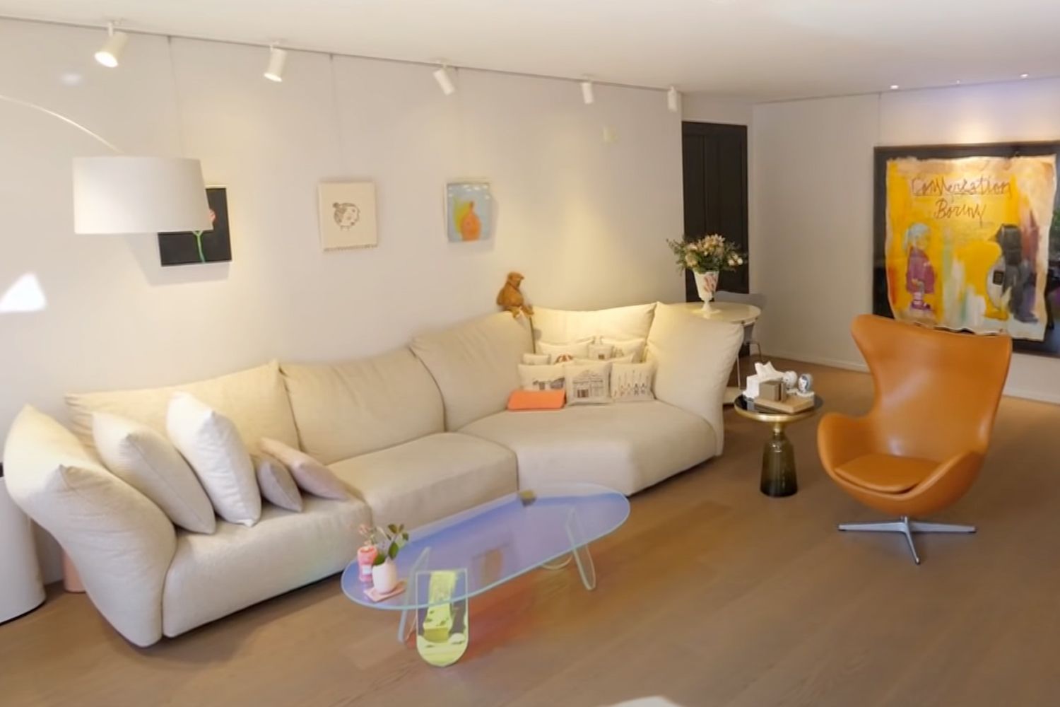 Actress Son Ye-Jin's home, which features the Shimmer coffee table (Image: SBS)