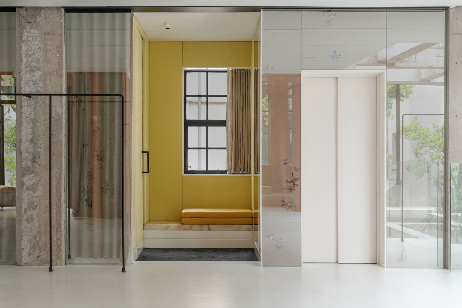 Pastel colours brighten up the interiors of the EP YAYING flagship store (Photo: Matjaz Tancic)
