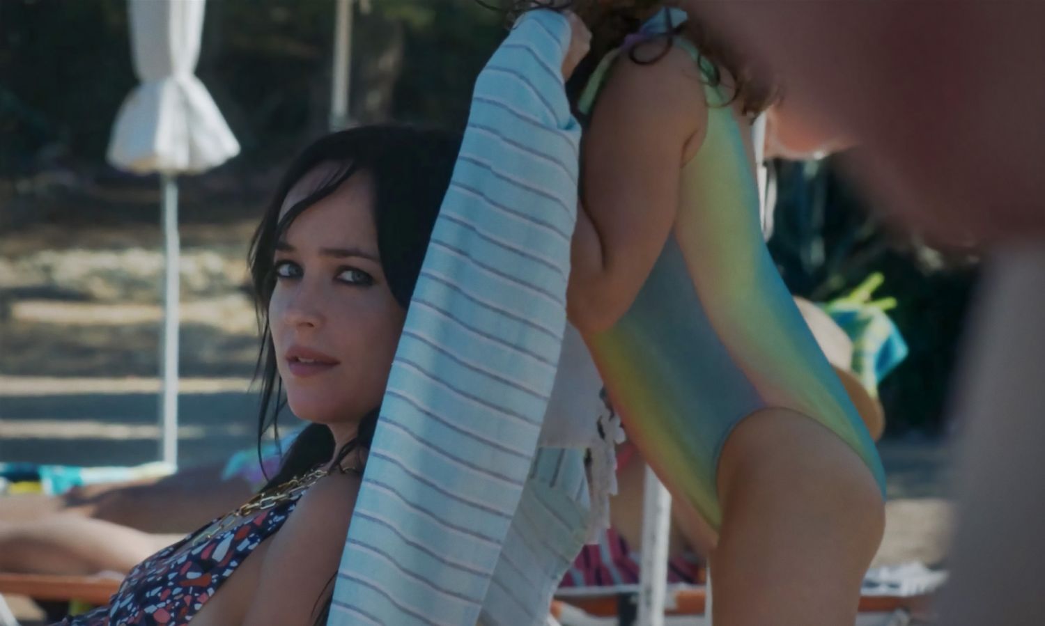 THE LOST DAUGHTER: DAKOTA JOHNSON as NINA. CR: NETFLIX Â© 2021
