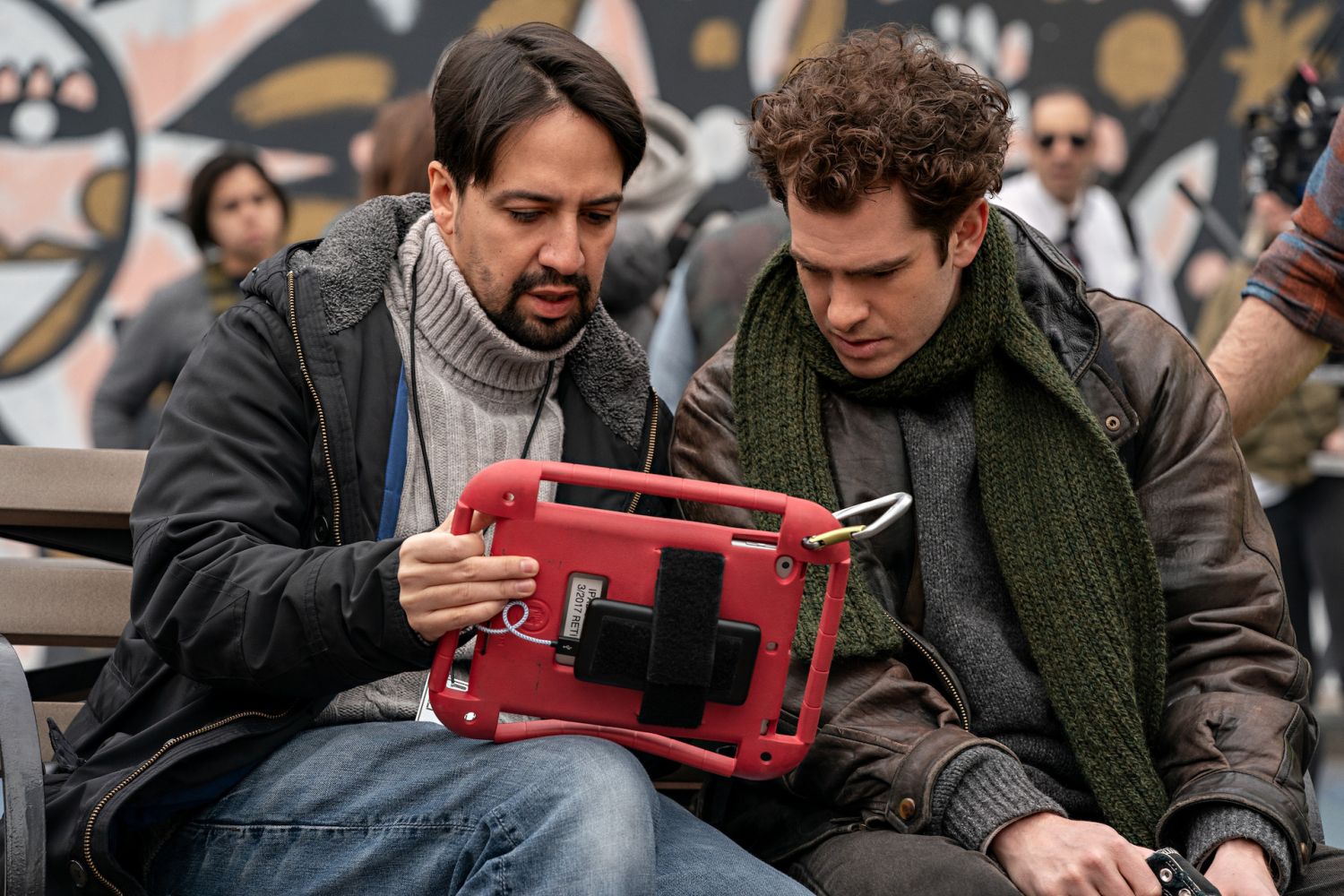 tick, tick...BOOM! (L-R) LIN-MANUEL MIRANDA (DIRECTOR - PRODUCER), ANDREW GARFIELD as JONATHAN LARSON in tick, tick...BOOM!. Cr. MACALL POLAY/NETFLIX Â© 2021
