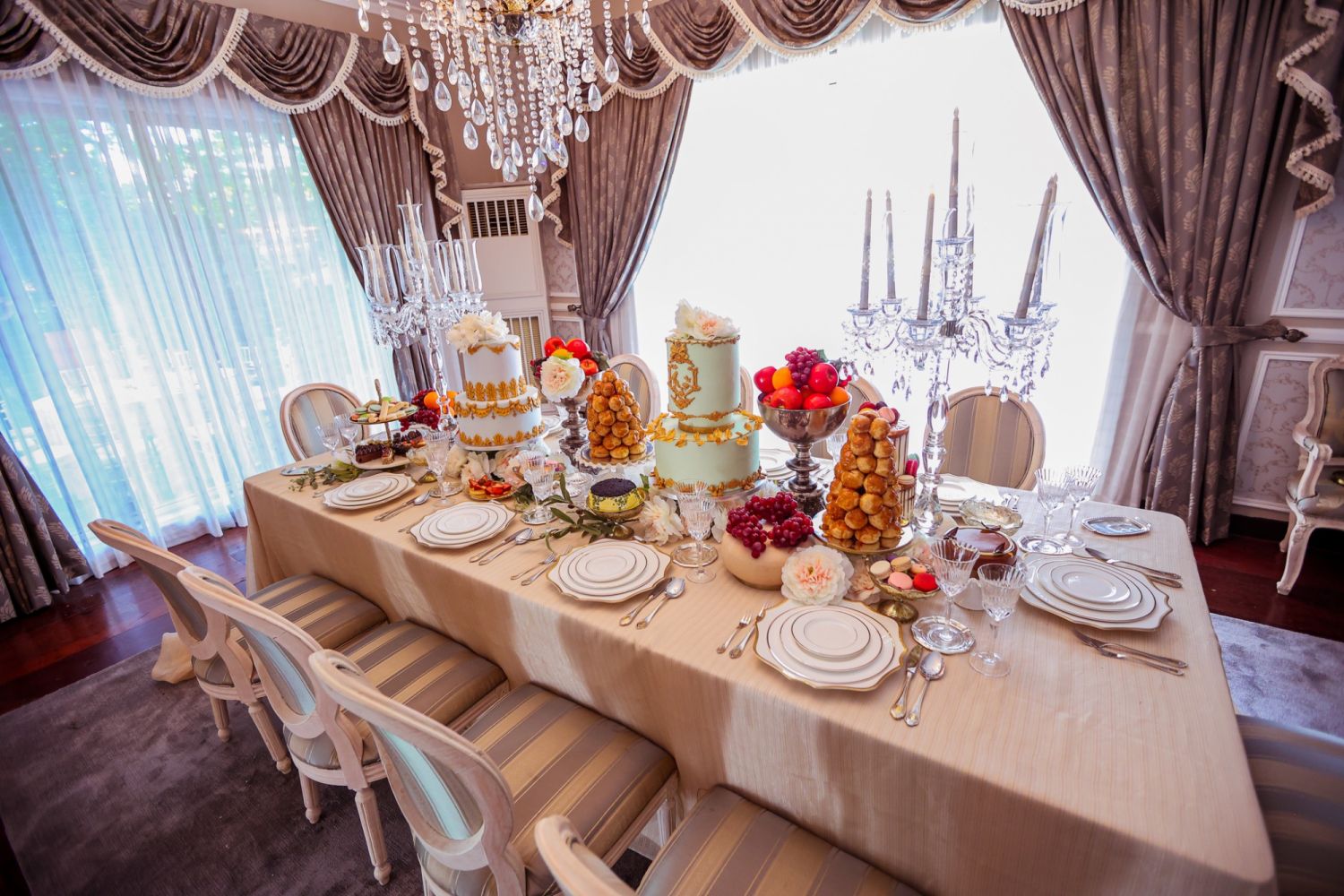 VIlla Bridgerton's formal dining area (Photo: Cinema Bravo/Facebook)