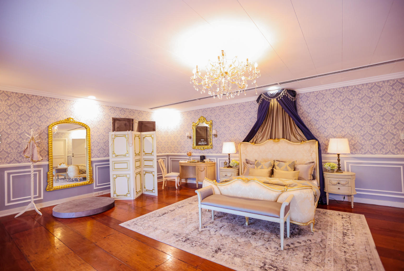 The bedroom inside VIlla Bridgerton (Photo: Netflix)