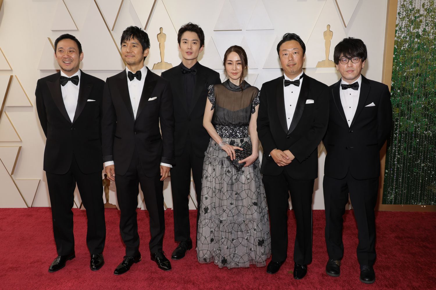 HOLLYWOOD, CALIFORNIA - MARCH 27: (L-R) Ryûsuke Hamaguchi, Hidetoshi Nishijima, Masaki Okada, Reika Kirishima, Teruhisa Yamamoto and Takamasa Oe attend the 94th Annual Academy Awards at Hollywood and Highland on March 27, 2022 in Hollywood, California. (Photo by Mike Coppola/Getty Images)