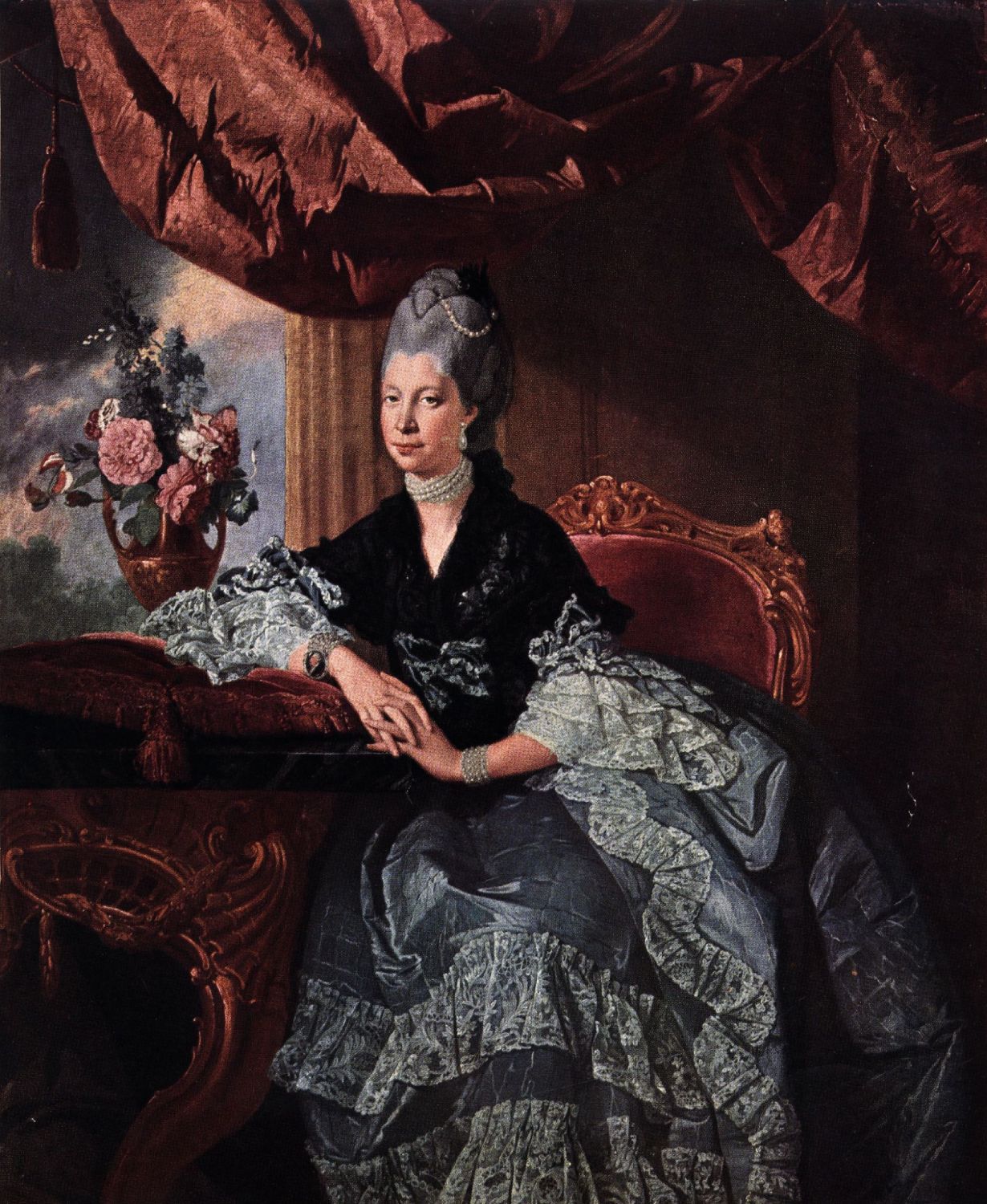 circa 1775:  Charlotte Sophia of Mecklenberg-Strelitz (1744 - 1818), Queen consort of George III from 1761.  (Photo by Hulton Archive/Getty Images)