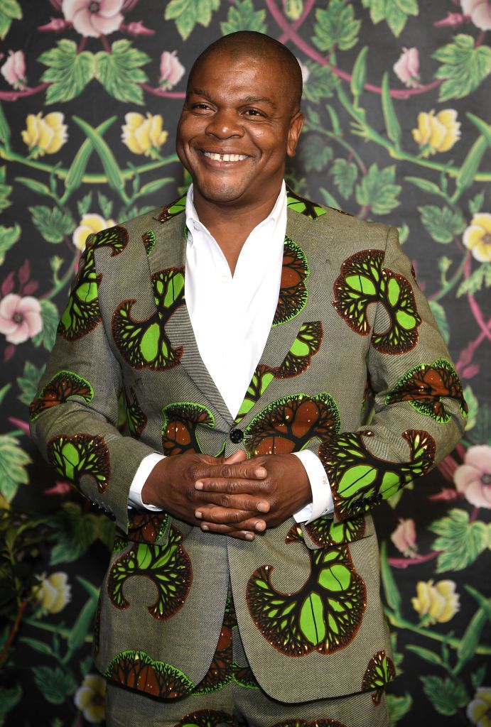 藝術家可海恩德·維里 （Kehinde Wiley）幫美國運通黑卡設計新卡面。